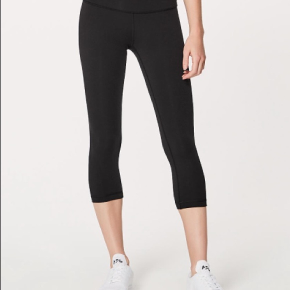 🎀Lululemon Black Cropped Legging🎀